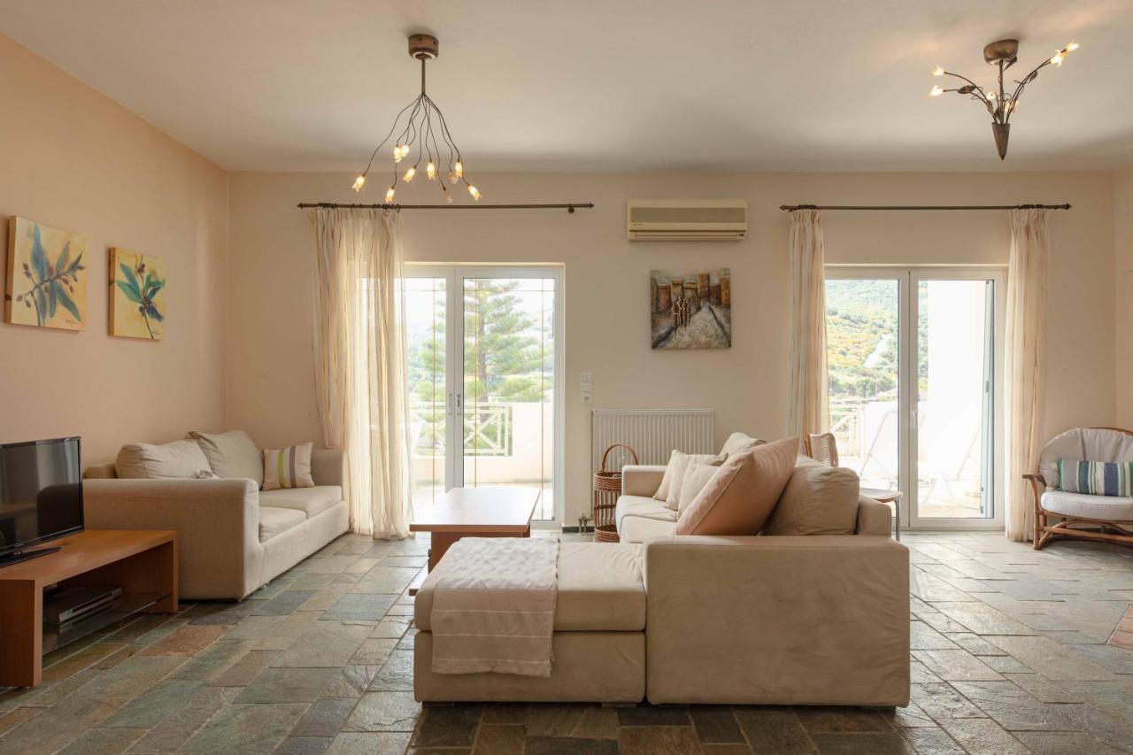 Villa Melenia For Family Holidays By The Agia Pelagia (Crete)