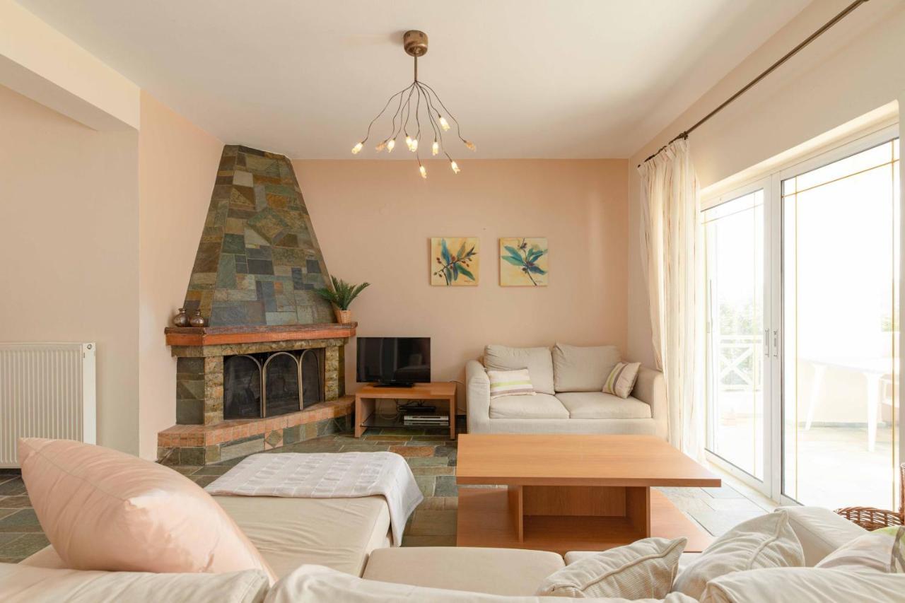 Melenia For Family Holidays By The Villa *