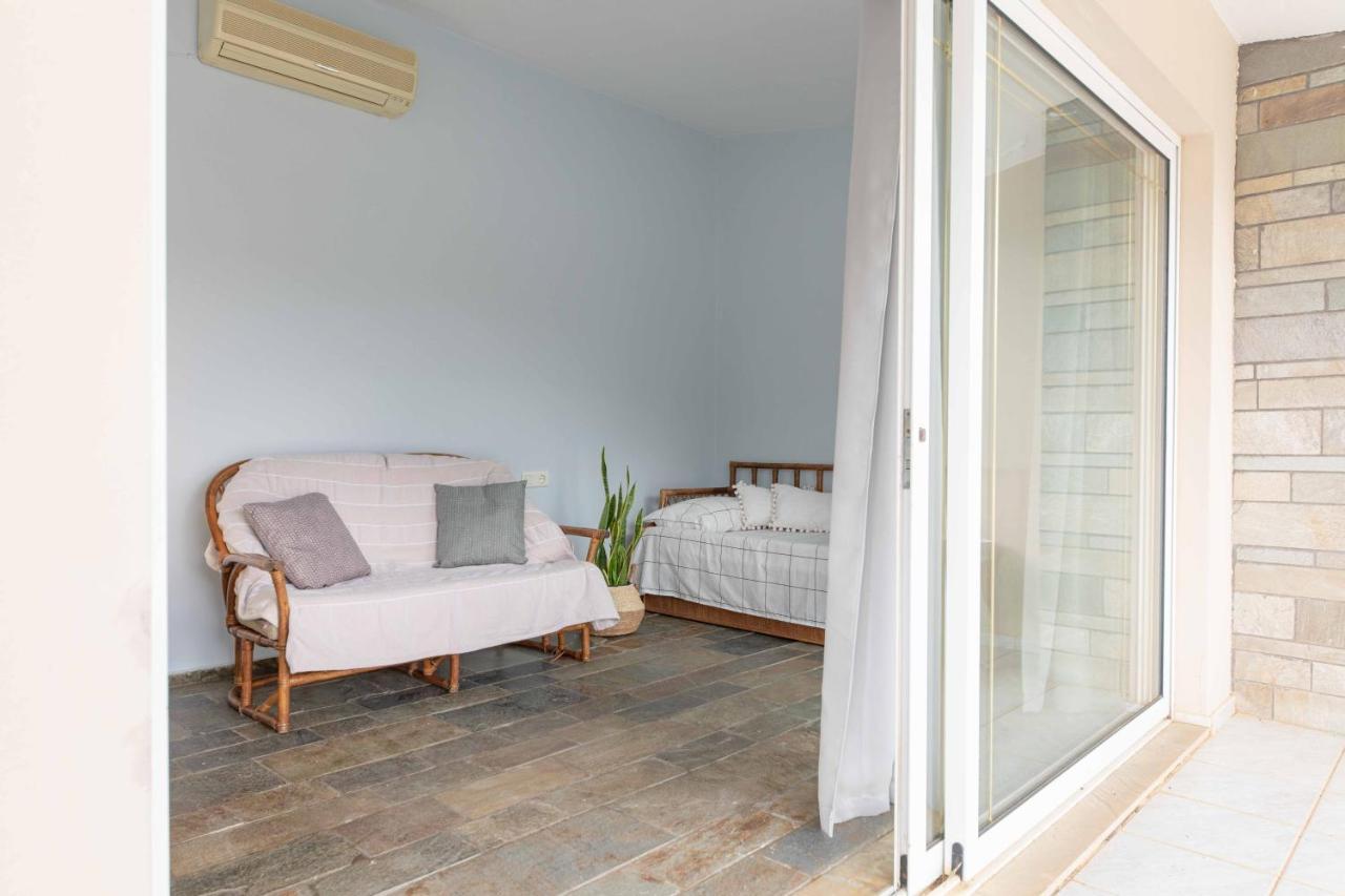 Melenia For Family Holidays By The Villa *