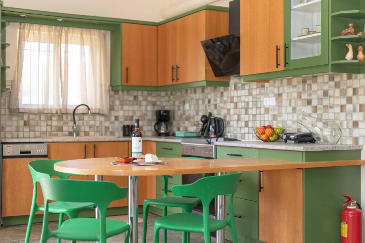 Melenia For Family Holidays By The Agia Pelagia (Crete)
