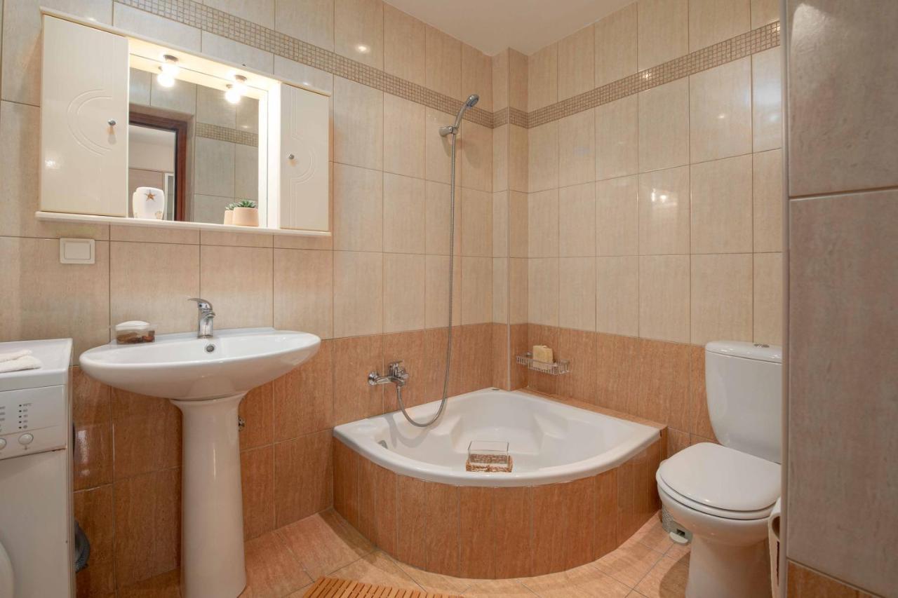 Melenia For Family Holidays By The * Agia Pelagia (Creta)